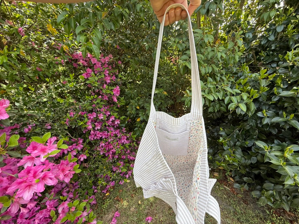 Savannah Ruffle Tote