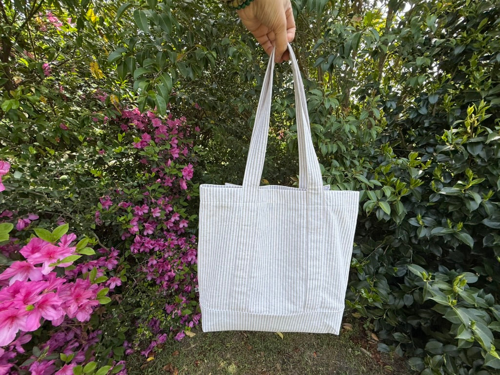 Savannah Ruffle Tote